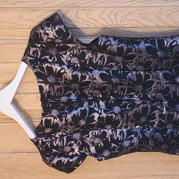 Women's blouses black and gold - Picture 2 of 6